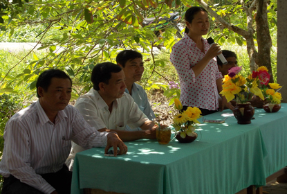 Lễ bế giảng lớp Đan đát hàng thủ công mỹ nghệ tại ấp Kinh mới - VH