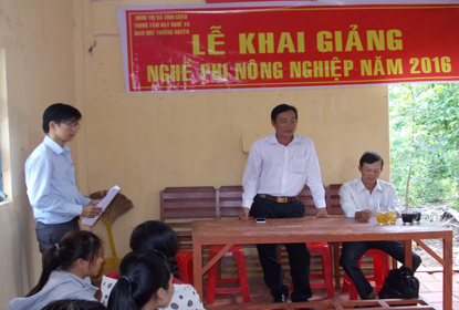 Lễ khai giảng lớp Đan đát hàng thủ công mỹ nghệ - tại khóm Kinh ven - KH