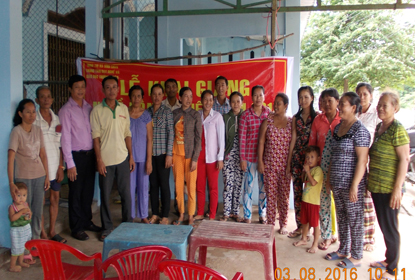 Lễ khai giảng lớp Quản lý dịch hại tổng hợp trên rau màu tại khóm Cà lăng B - Phường 2