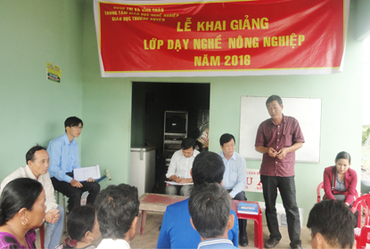 Lễ khai giảng lớp Trồng rau màu tại khóm Sở tại B - phường Vĩnh phước