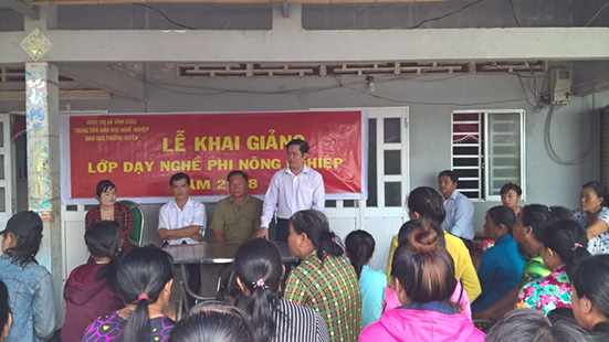Lễ khai giảng lớp Đan đát hàng thủ công mỹ nghệ