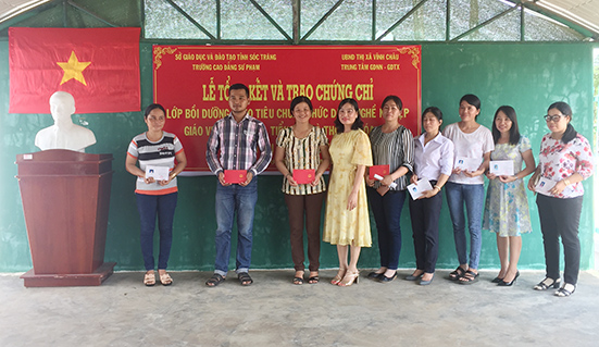 Le tong ket - trao chung chi thang hang mam non, thcs va tieu hoc