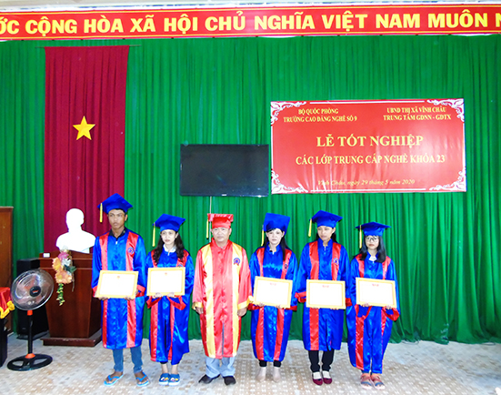 Le tot nghiep khoa 23