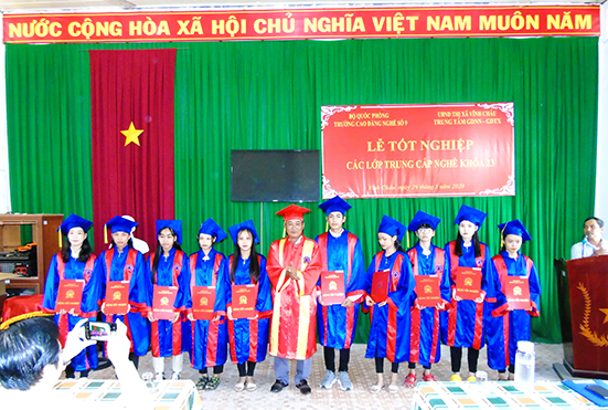 Le tot nghiep khoa 23