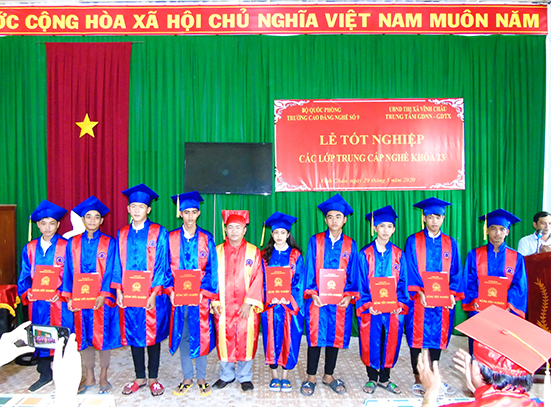 Lễ tốt nghiệp các lớp trung cấp khóa 23, năm học 2018 - 2019