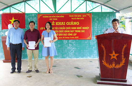 Lễ khai giảng Lớp Bồi dưỡng Tiêu chuẩn Chức danh nghề nghiệp dành cho Giáo viên - năm 2020