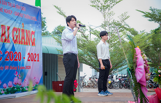 Khai giang nam học moi