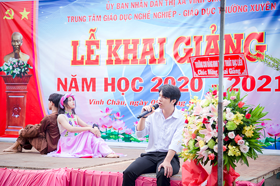 Khai giang nam học moi