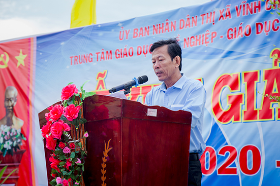 Khai giang nam học moi