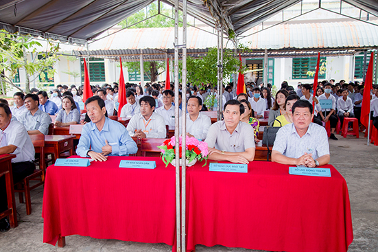 Khai giang nam học moi