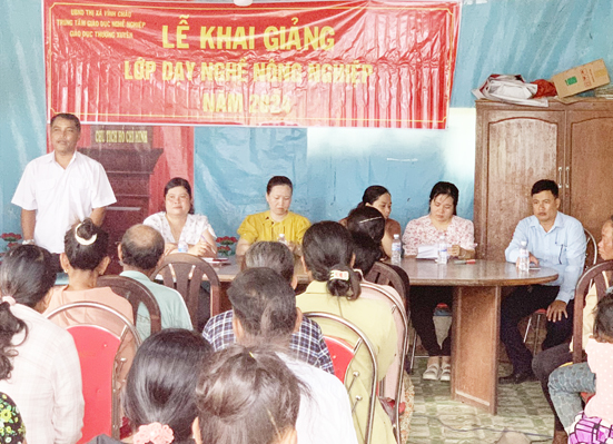 lễ khai giảng lớp Chăn nuôi bò và Trồng hành