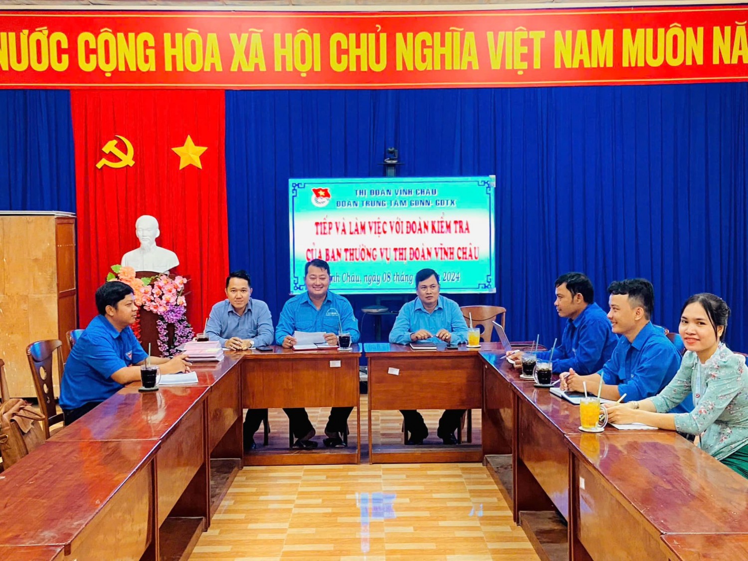 ĐOÀN KIỂM TRA, GIÁM SÁT CỦA BAN THƯỜNG VỤ THỊ ĐOÀN LÀM VIỆC VỚI BCH ĐOÀN TRUNG TÂM GDNN - GDTX THỊ XÃ