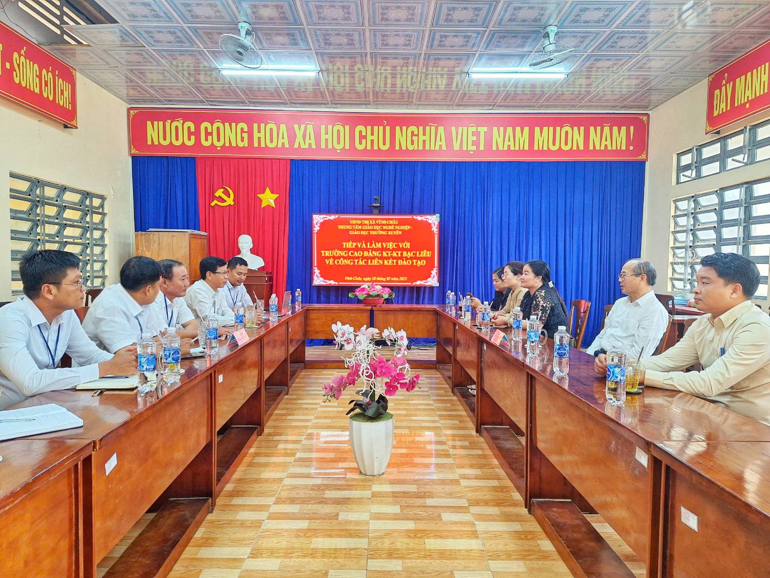 Tiếp và làm việc với Trường Cao đẳng Kinh tế - Kỹ thuật Bạc Liêu