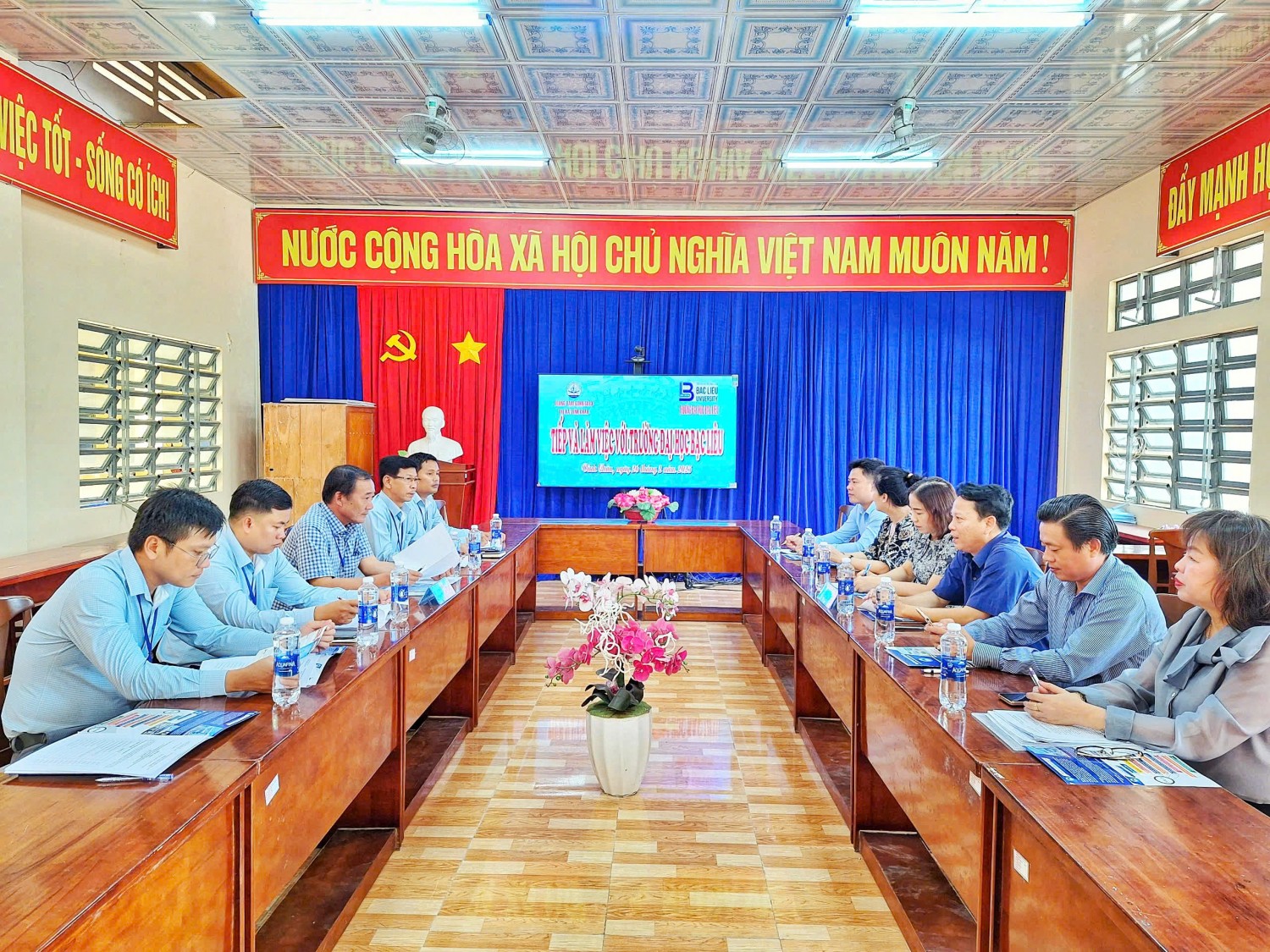 Trung tâm đón tiếp và làm việc cùng Trường Đại học Bạc Liêu