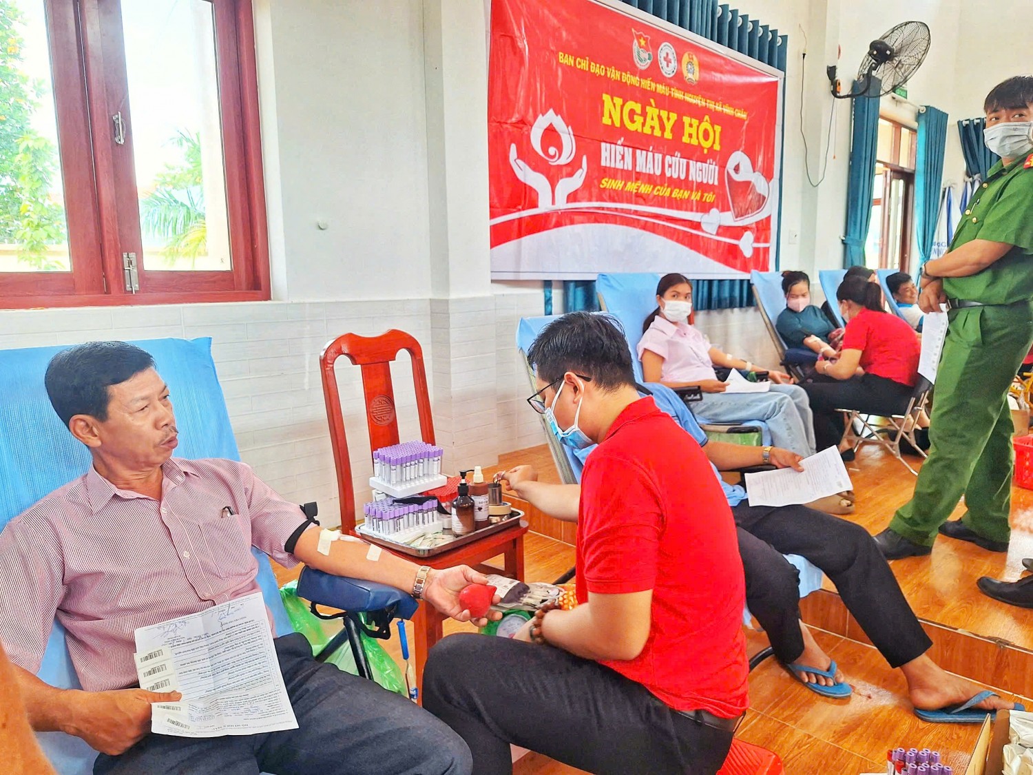 Hưởng ứng tham gia hoạt động Hiến máu tình nguyện đợt 1 năm 2025