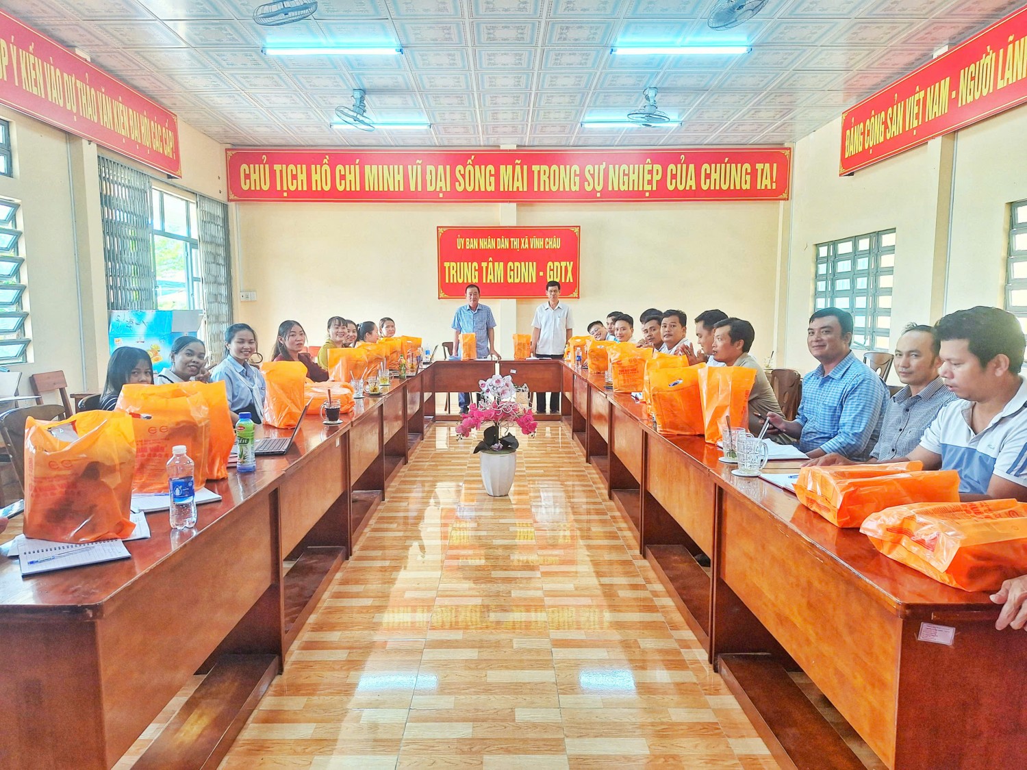 HỌP CHI BỘ MỞ RỘNG THÁNG 09/2025