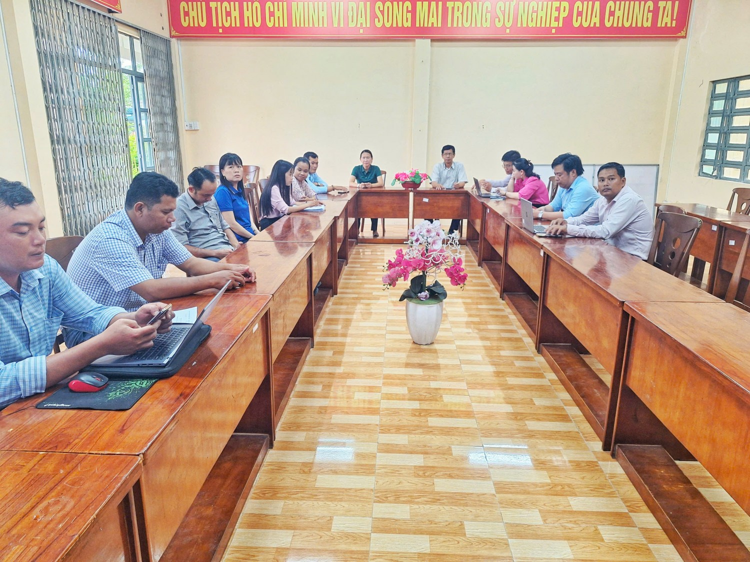 Trung tâm tham dự Hội nghị học tập, triển khai Nghị quyết số 71-NQ/TW của Bộ Chính trị về đột phá phát triển giáo dục và đào tạo.