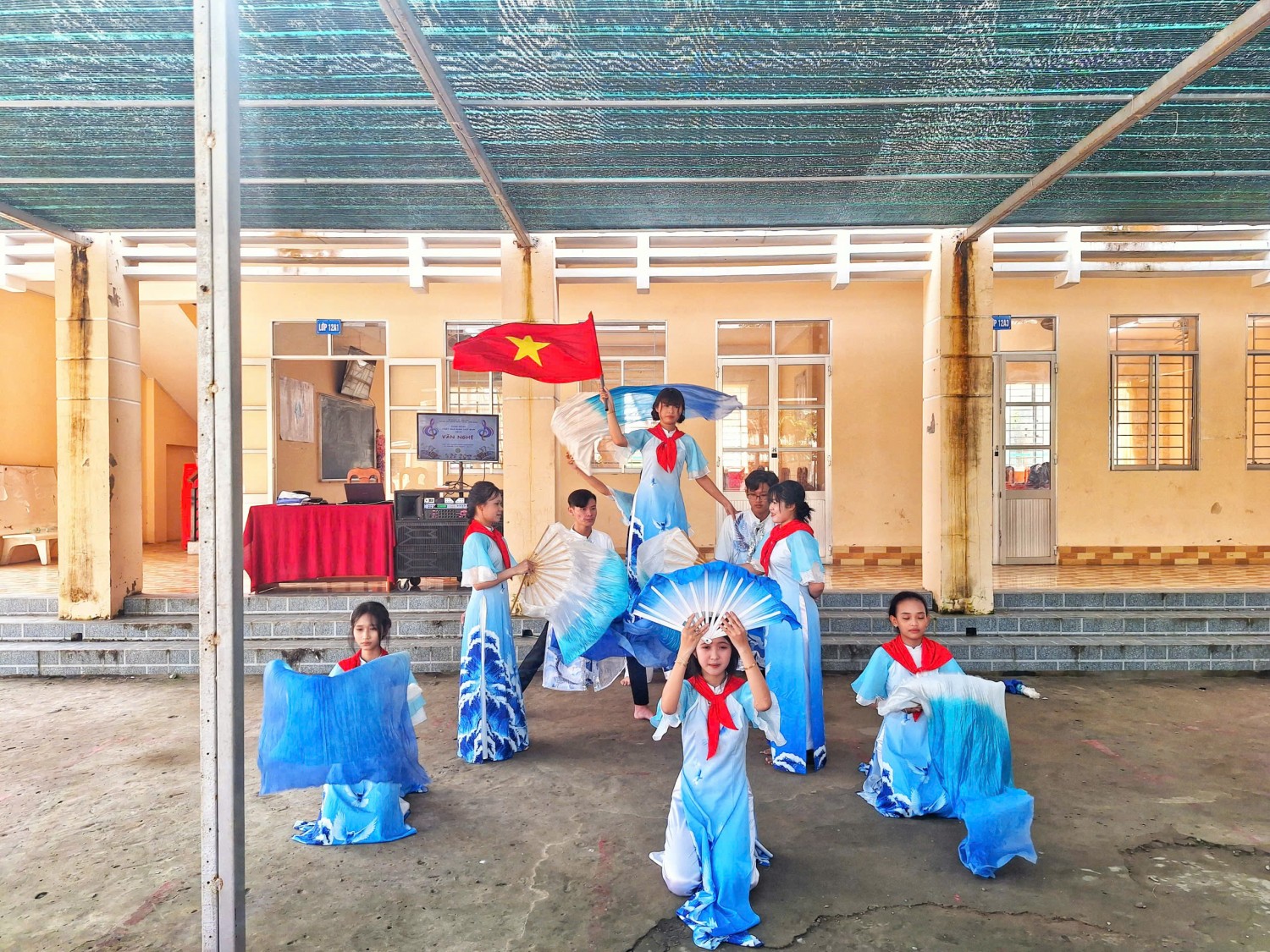 SÔI NỔI CÁC HOẠT ĐỘNG CHÀO MỪNG KỶ NIỆM 43 NĂM NGÀY NHÀ GIÁO VIỆT NAM (20/11/1982 - 20/11/2025)