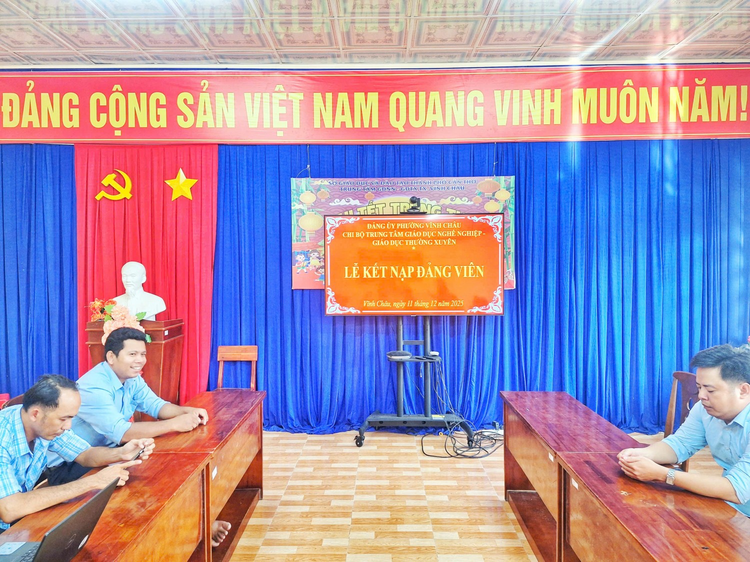 LỄ KẾT NẠP ĐẢNG VIÊN